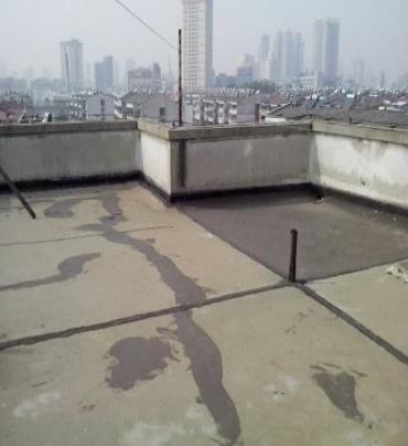 新郑漏水维修 楼顶漏水是什么原因，楼顶漏水维修方法是什么?
