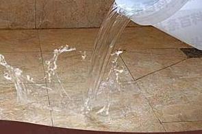 新郑漏水维修 免砸砖防水材料该如何施工
